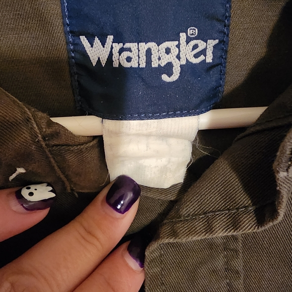 Wrangler pearl snap long sleeve button down. - Picture 4 of 7